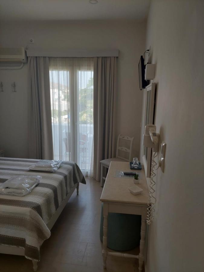Alkyon Hotel Kamári エクステリア 写真