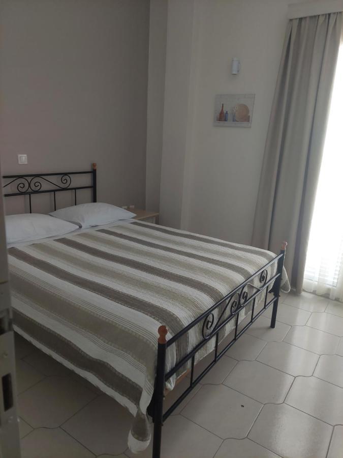 Alkyon Hotel Kamári エクステリア 写真