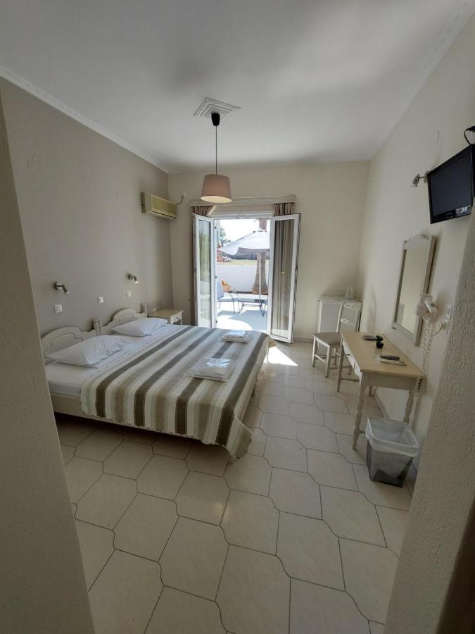 Alkyon Hotel Kamári エクステリア 写真