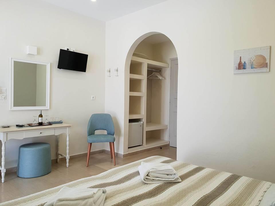 Alkyon Hotel Kamári エクステリア 写真