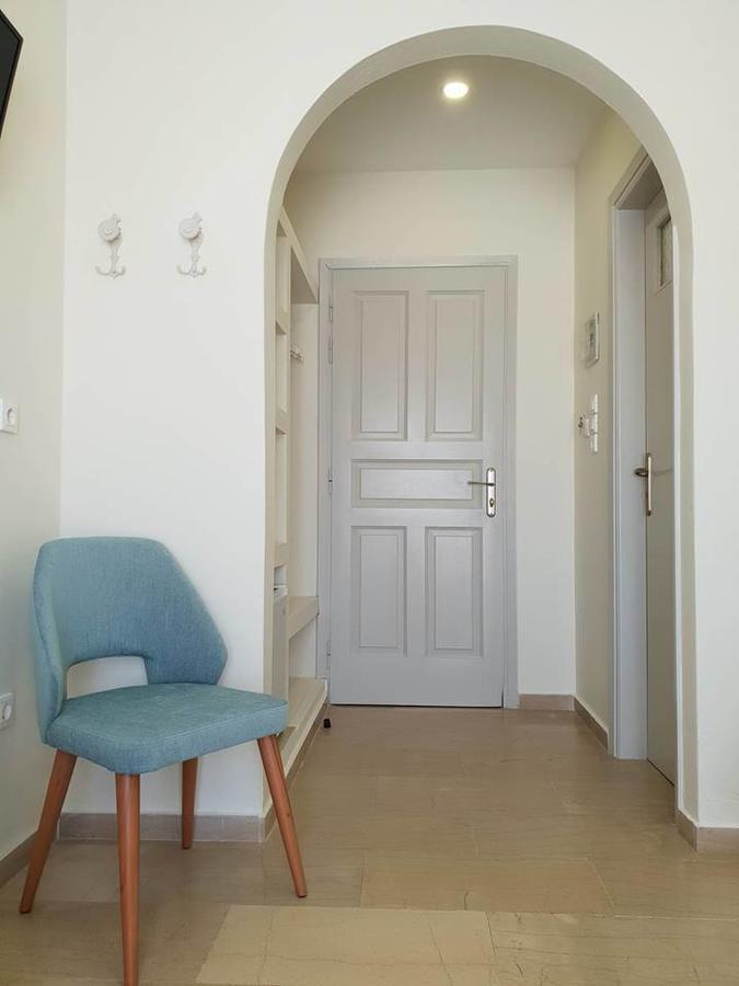 Alkyon Hotel Kamári エクステリア 写真