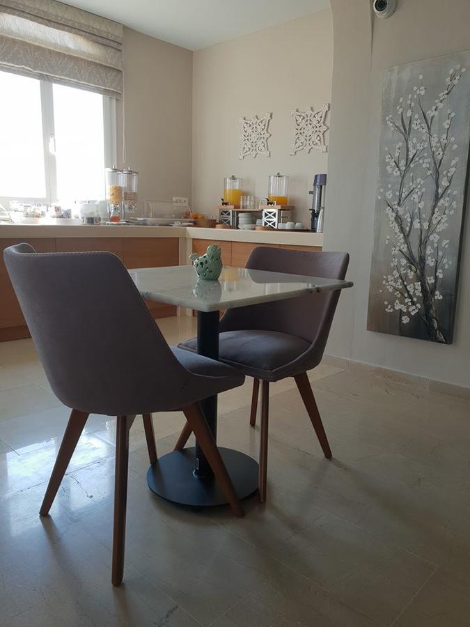 Alkyon Hotel Kamári エクステリア 写真
