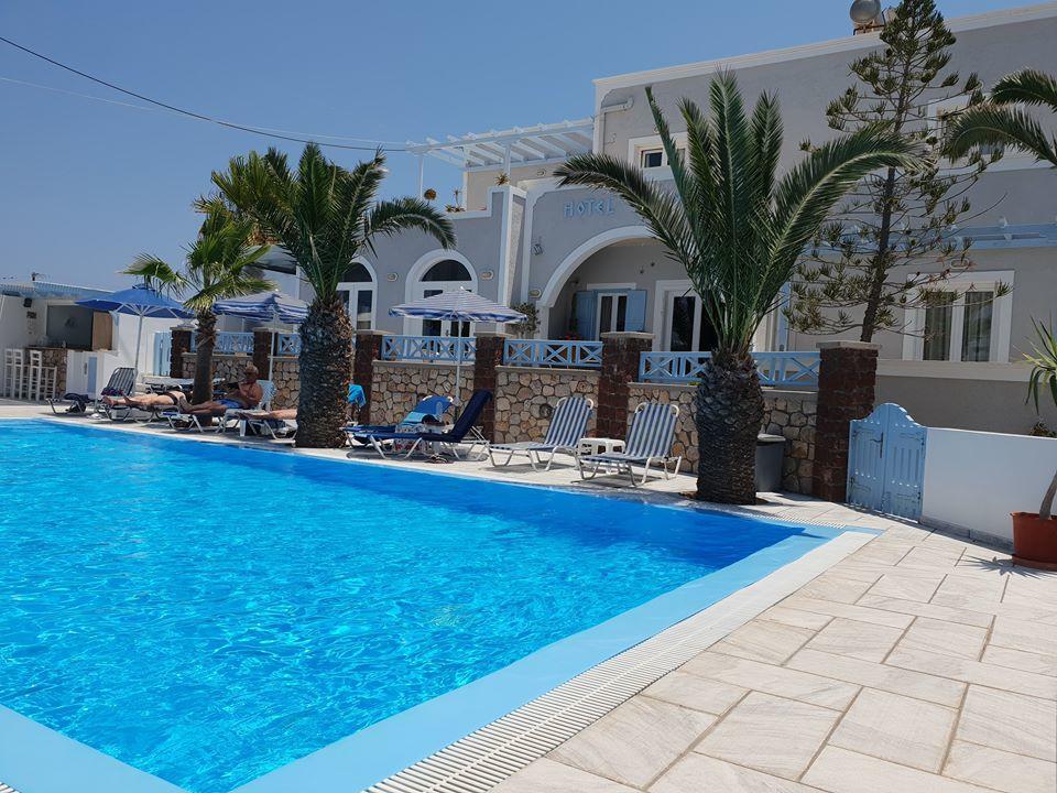 Alkyon Hotel Kamári エクステリア 写真