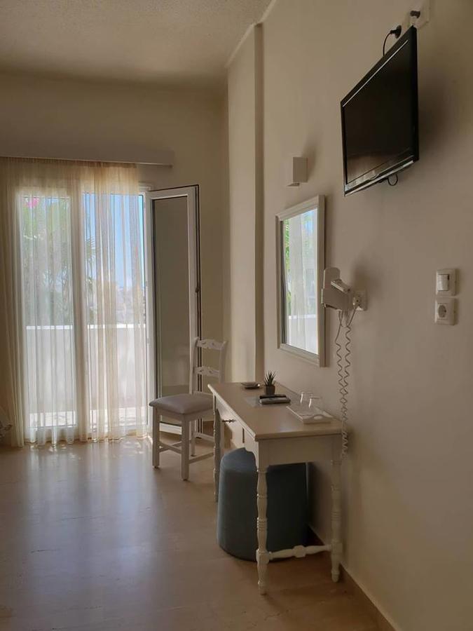 Alkyon Hotel Kamári エクステリア 写真