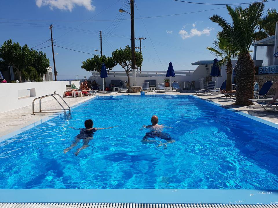 Alkyon Hotel Kamári エクステリア 写真